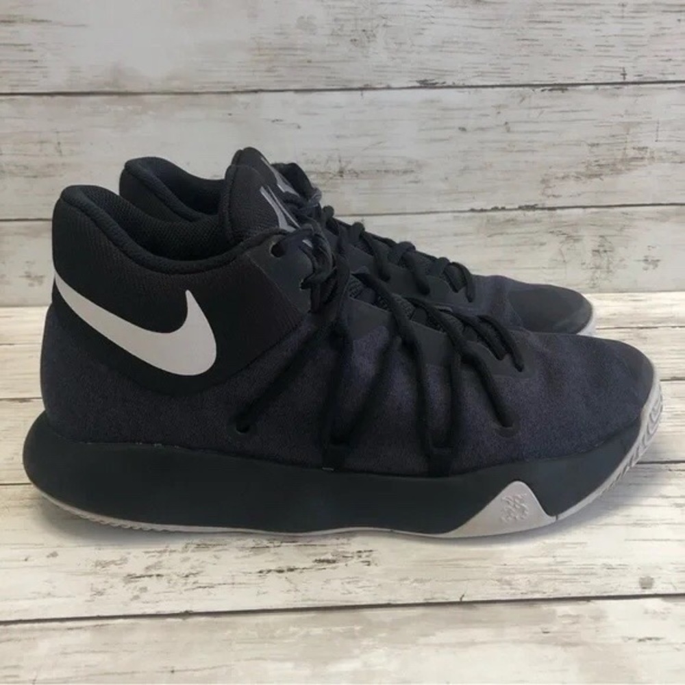 Nike KD Trey 5 V Men’s Black/White Sneakers Size 8.